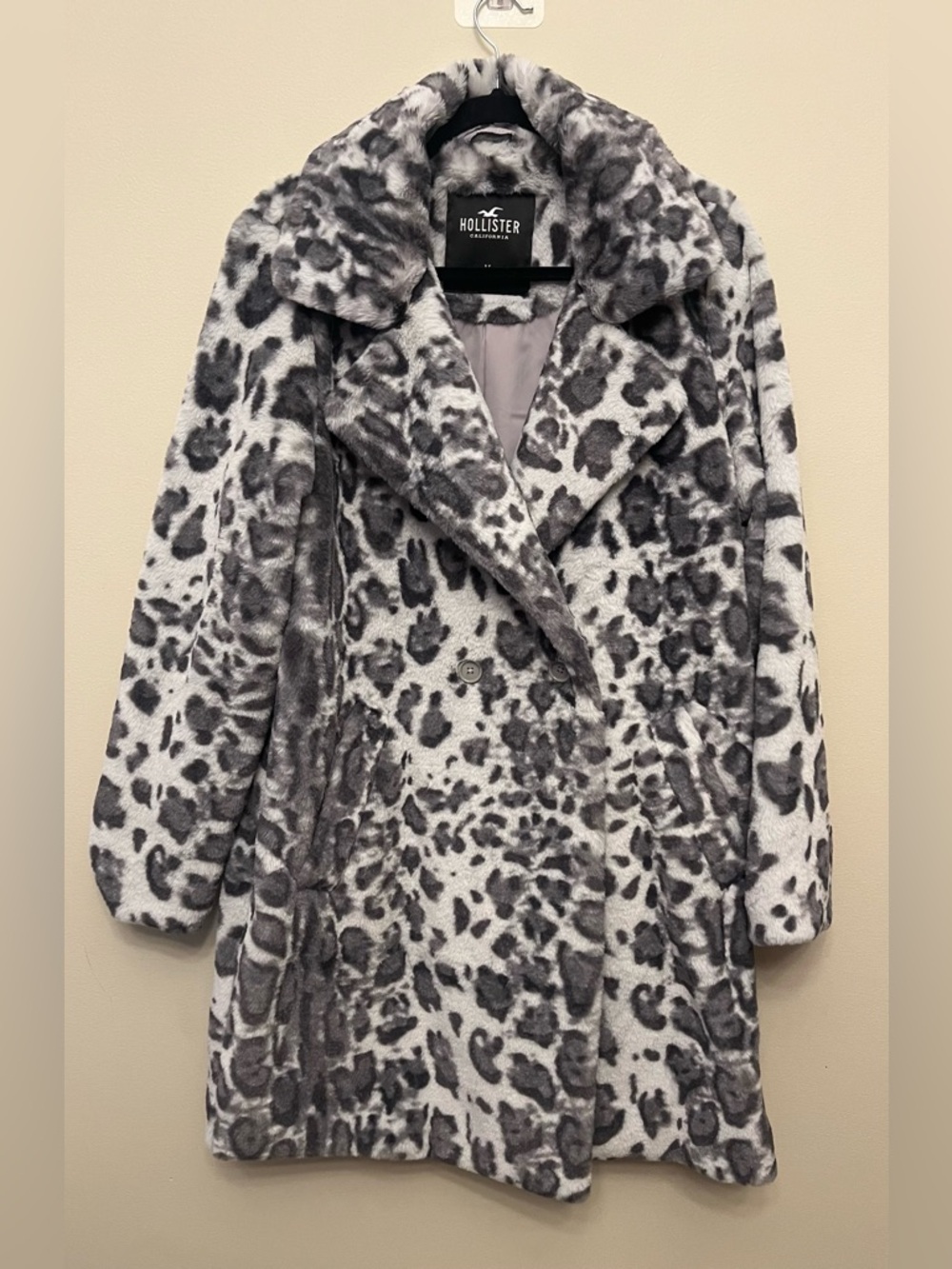 Hollister Faux Fur Snow Leopard Winter Coat Women's Size Medium